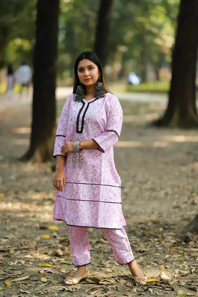 Printed Cotton Two Piece  সেলোয়ার-কামিজ। পেন্ট & সেলোয়ার সেম। সুতি কাপড়। কামিজ লং ৪২ ইঞ্চি। বডি সাইজ ৪০-৪২ পর্যন্ত পরা যাবে।