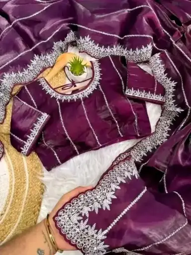 Georgette Sharee with Blouse Piece  টপ সেলিং ঈদের জর্জেট শাড়ী। ফুল শাড়িতে এমব্রয়ডারি কাজ করা। শাড়ির সাথে ম্যাচিং ব্লাউজ পিস (সেলাই ছাড়া)। শাড়ী ১২ হাত লম্বা।