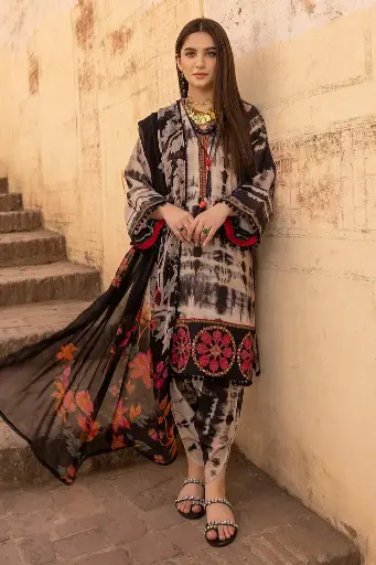 Batick price 3pices  premium quality digital print 3pices Fabric: soft Dubai silk Body: M=38,L=42 XL=46 Body long 44inch Salower free size long 38/40inch Urna jorjet 5hat